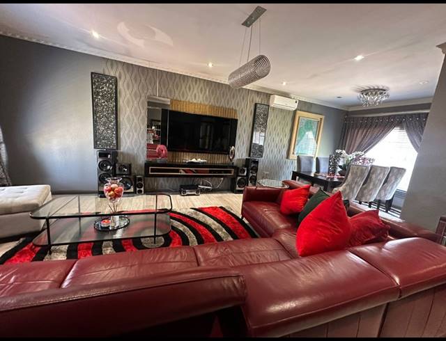 3 BEDROOM HOUSE FOR SALE IN LEONDALE